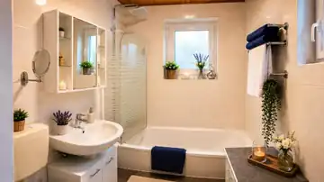 Eigenes Badezimmer des Gartenzimmers bei Zuhause am Bach in der Wachau